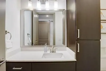 Modern 2br Cozysuites On Town Waterfront 13 *